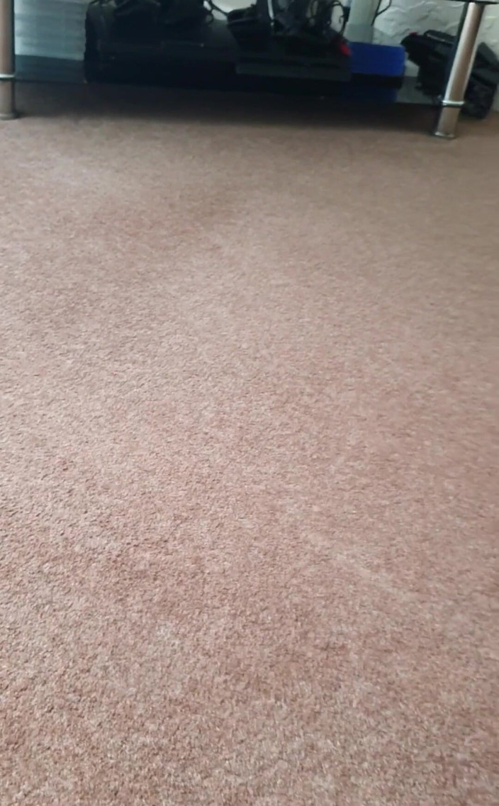SkylerSquirt: Comme demandé une petite vidéo de mes pieds, j'espère que...