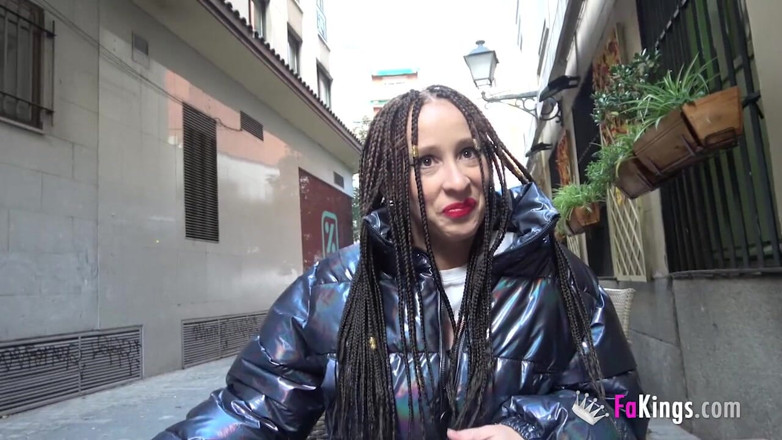 FAKings: Ella está de humor para una gran polla, y no...