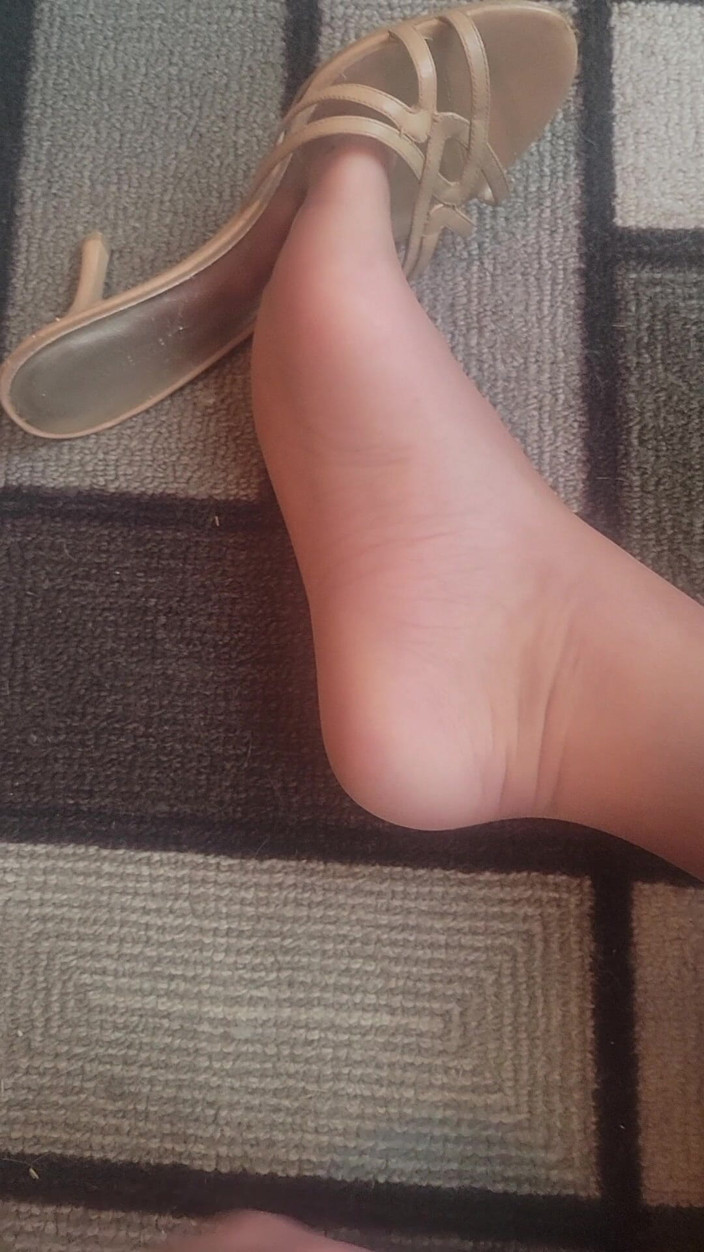 Feet Lover: 발 뒤꿈치와 나일론으로 자지 따먹기