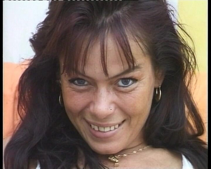 YOUR FIRST PORN: A mãe Nadine abriu os dois buracos hoje