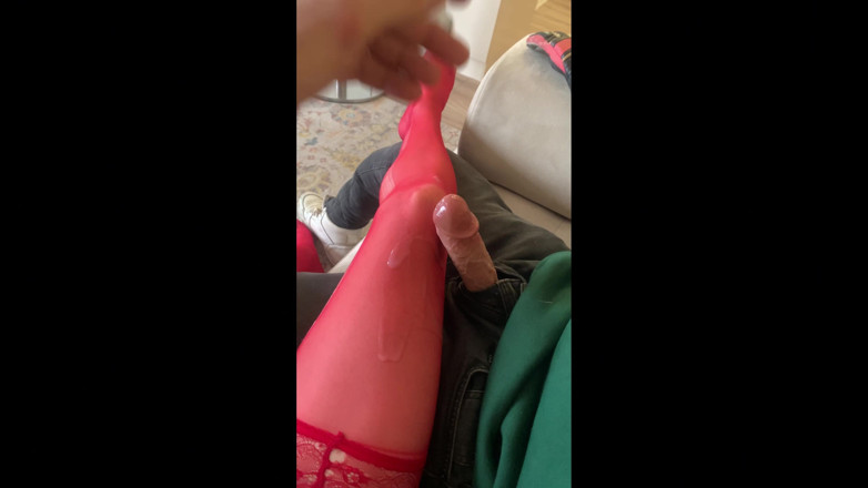 cd_aysemmm: 我和我的继子一起观看色情片（我从未摸过他）