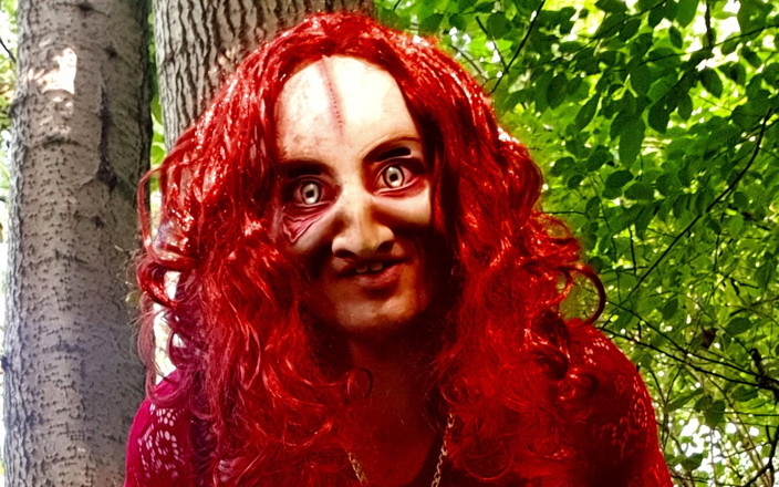 Demon Bitch: Si jalang demon miang di dalam hutan