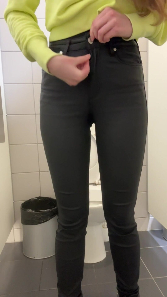 JuliaVeil: Compilation Girl in Black Skinny Jeans Piss in Public Toilets...