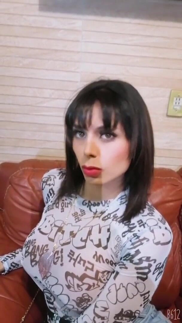 Barbietransxxxx: 友人にオーラルセックスを与えるtranny