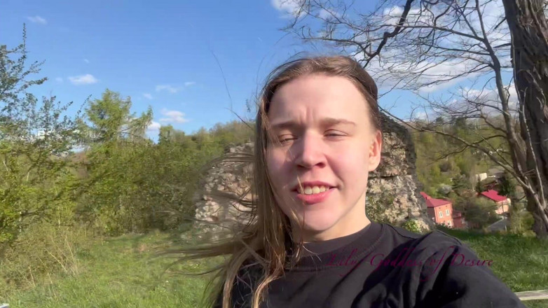 Lily, Goddess of Desire: Дівчина мастурбує на людях у горах, як Лена Поланскі