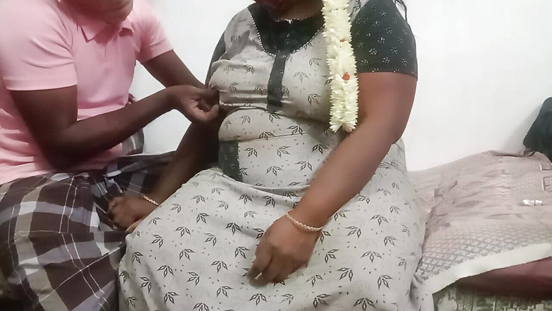 Santhi89: Tamil jonge huisvrouw zeer mooie stem grote natuurlijke tepels heet...