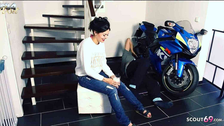 Full porn collection: Tante seksi jerman menggoda cowok berondong untuk selingkuh