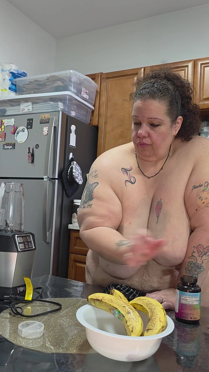 LustyPeachesofSin: Limpieza de casa desnuda pt 2