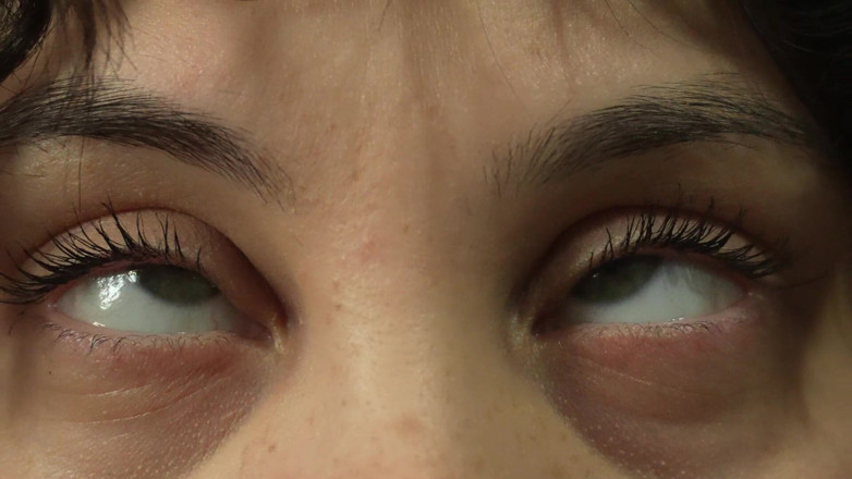 AmayaMori: Viens me regarder dans les yeux parce que j’ai un...