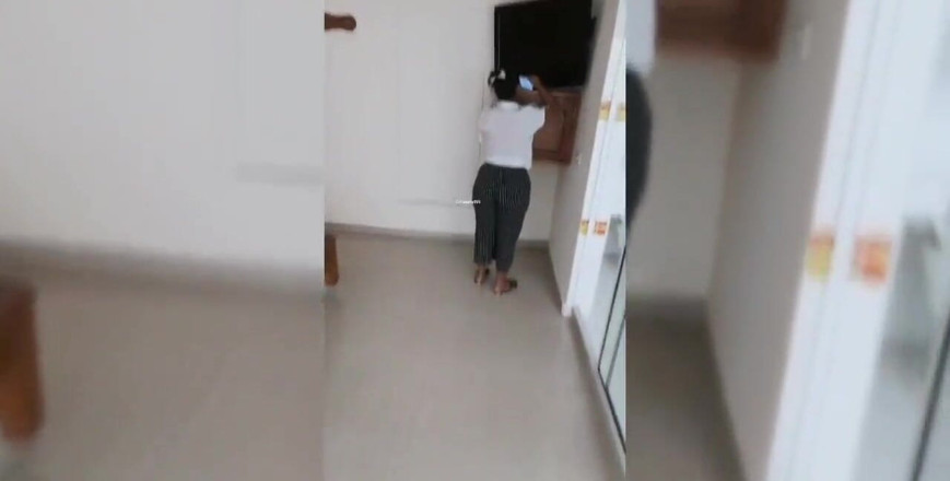 Crisanto999: Cu toții avem nevoie de o mamă sexy ca asta