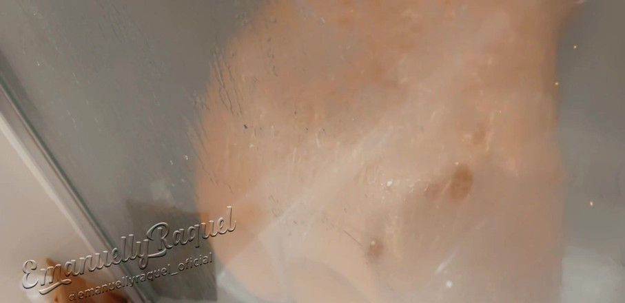 Emanuelly Raquel: Fétiche du vendredi, seins et cul contre verre