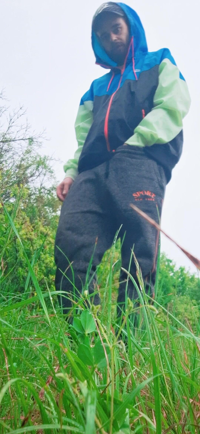 jerkofflover: Masturbuje się w miejscach publicznych