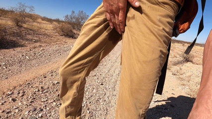 Lapetus: Meando mis pantalones de trabajo en el desierto