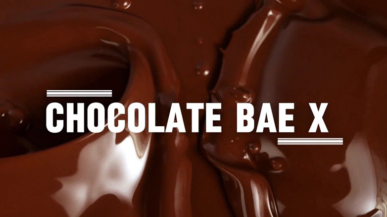 Naturelle Chocolat: Si jalang eboni berambut hijau menyumbat dildo besar-besaran dalam faraj...