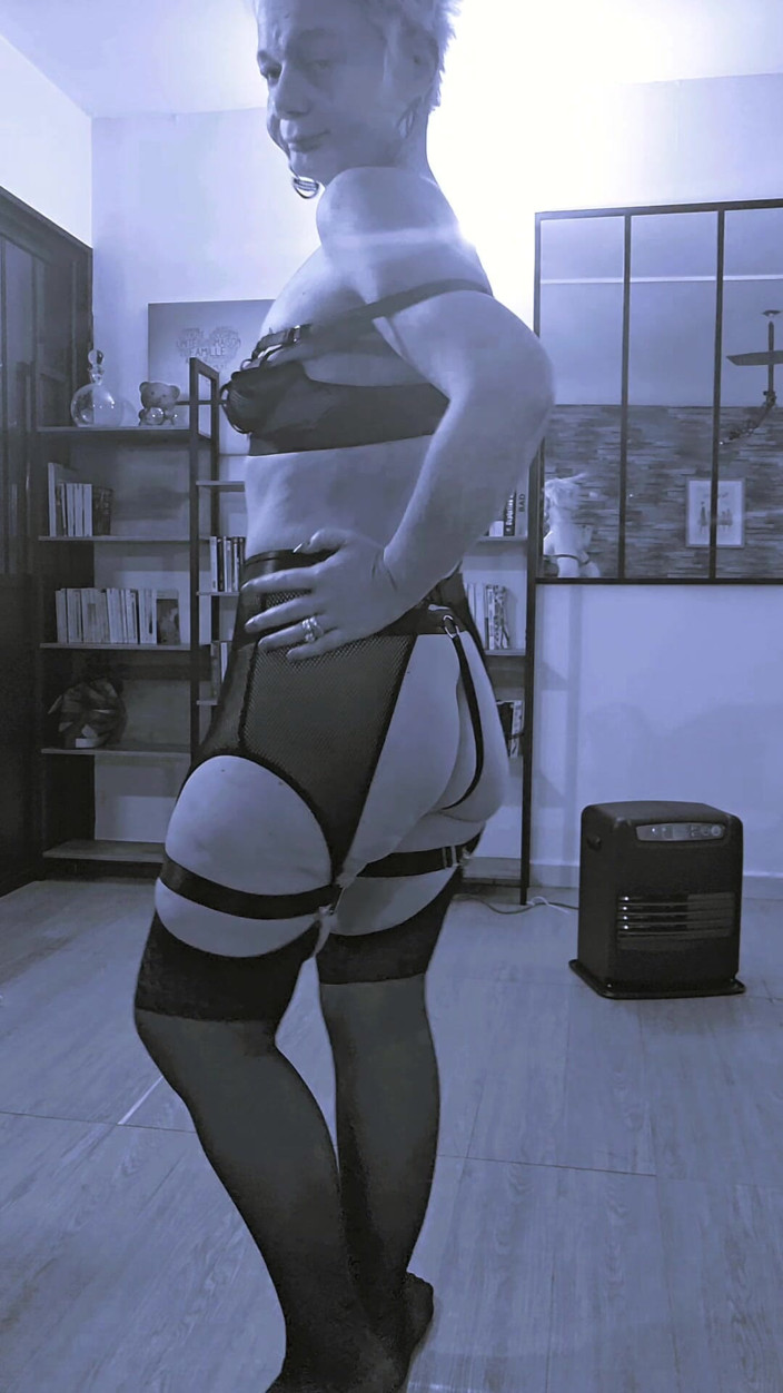 Sofy13: Sexy Kleine MILF, Sehr Schlampig