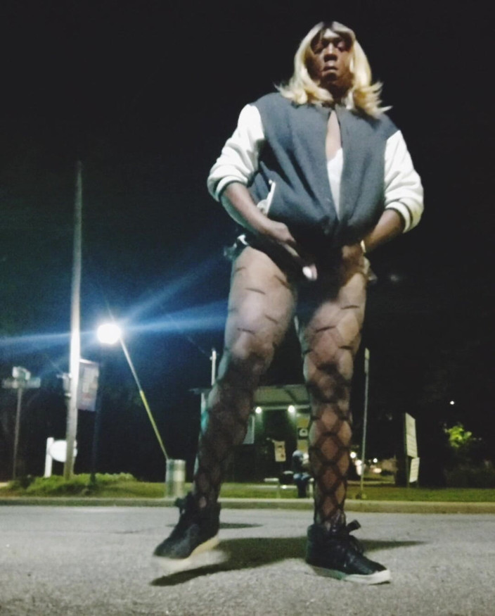Kyla Throatz: Kyla ngoài trời