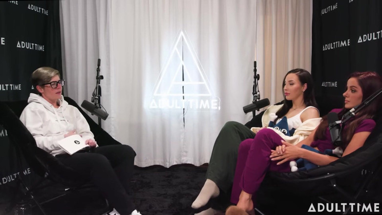 Adult Time Podcast: Porrstjärnor podcast efter lesbisk anslutning! | Vanna Bardot &amp; Melissa Stratton | podcasten...