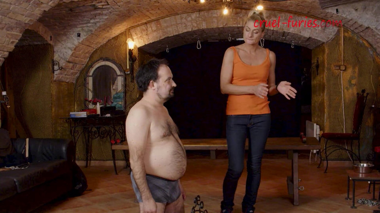 Cruel Furies Femdom: Çirkin yüzünü tokatlıyor