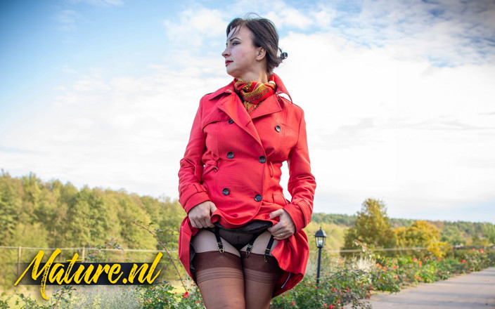 Mature NL: Voyeuristic Wanilianna Masturbates Herself After Going Outside for a Walk