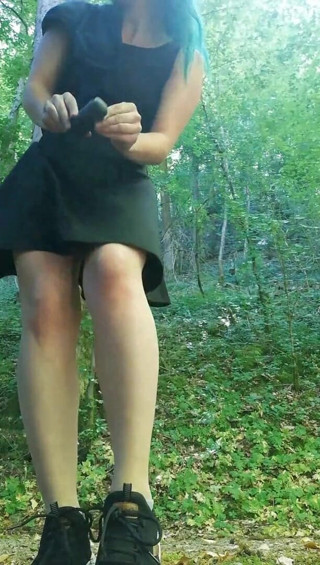 Babe2race: Melancap di dalam hutan semasa rehat makan tengah hari