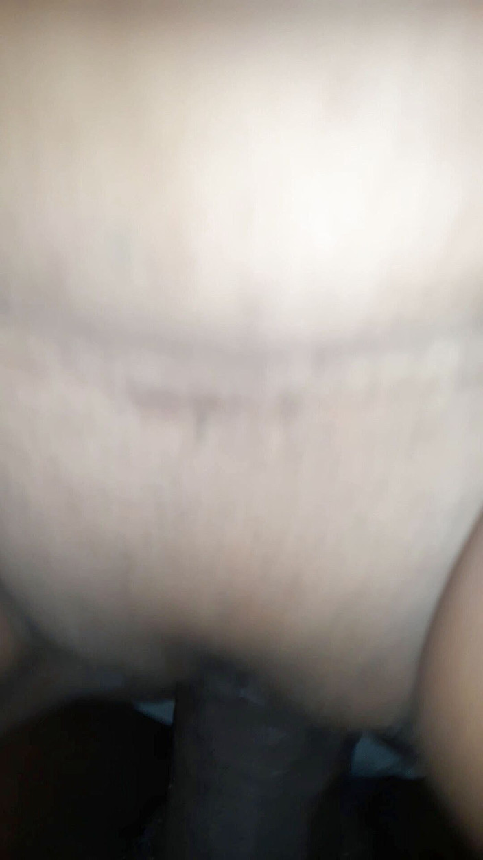 Sex and cum inside: Chatte rasée