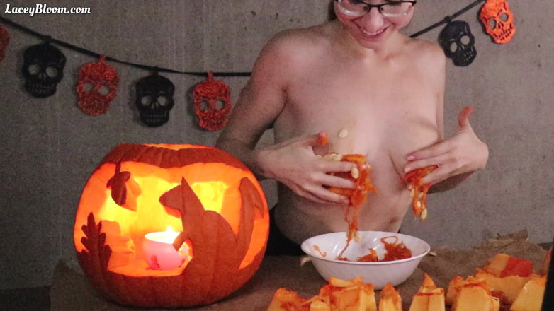 Lacey Bloom: Jugando con Calabaza 5:21