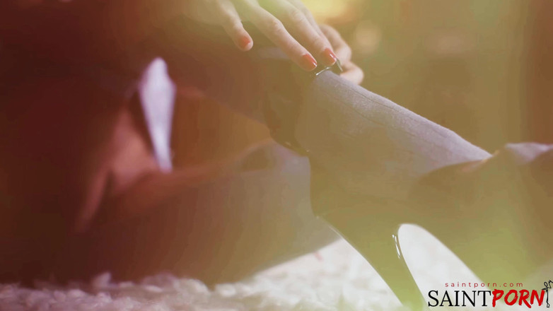 SaintPorn: Editor seksi Amica Bentley Mengambil Penulis Dalam Perjalanan Erotik Penghamilan