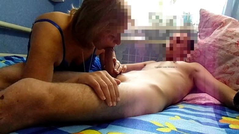 Qwersad33: La MILF est très excitée pendant que la grosse bite était...