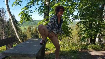 Popp Sylvie: Al aire libre, chorro, pis y follar