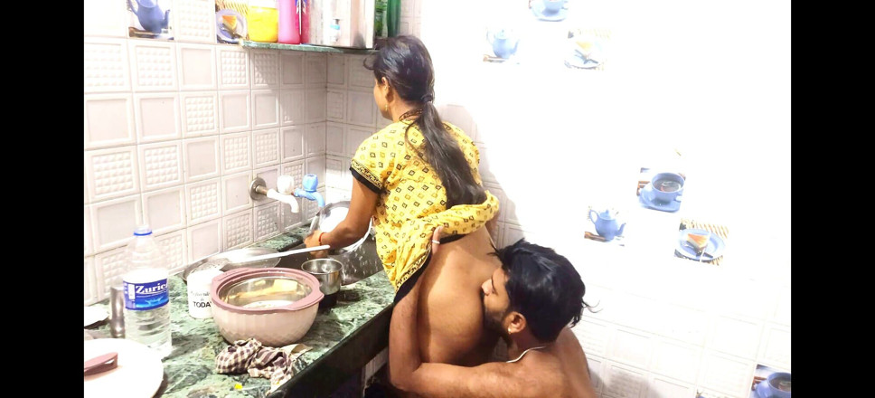 Aalox: भारतीय लड़की ने किचन में जोरदार सेक्स किया मुंबई
