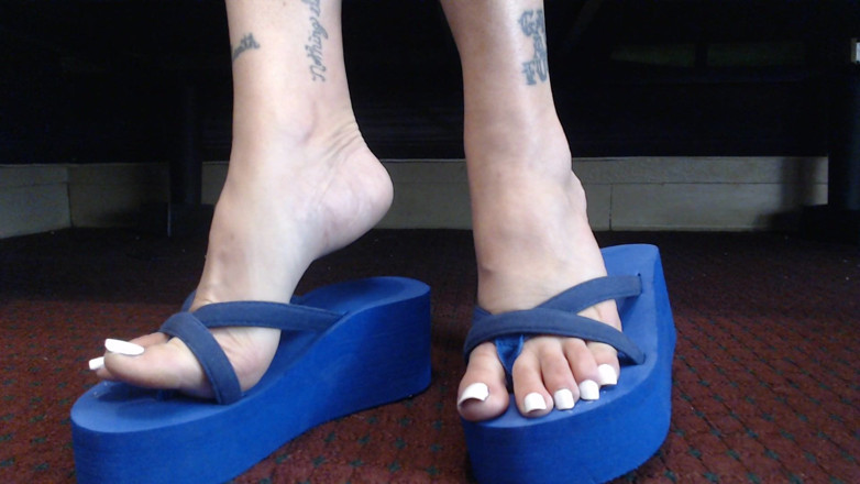Abby Anna: Długie białe paznokcie klin niebieski Flipflops