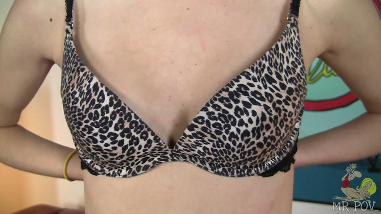 Mr. POV: La jolie blonde Kelly Klass se fait remplir la chatte...