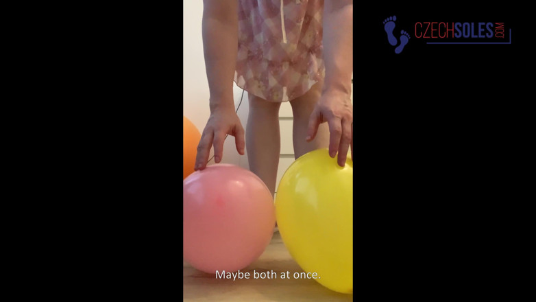 Czech Soles - foot fetish content: Pies y globos aplastando