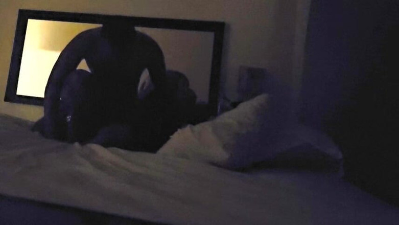 Afrocouple: Fode duro, geme e grita muito na luz baixa