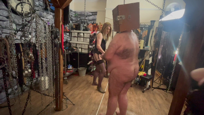 Aaexperinces trans: bhaag 1: Domina satana aur Mistress Carrie gulaam ko sanvedi vadh...