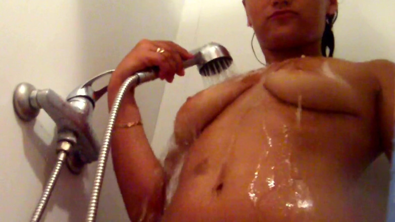 Dirty fantasy: Mon beau-père m'a surprise sous la douche alors je lui...