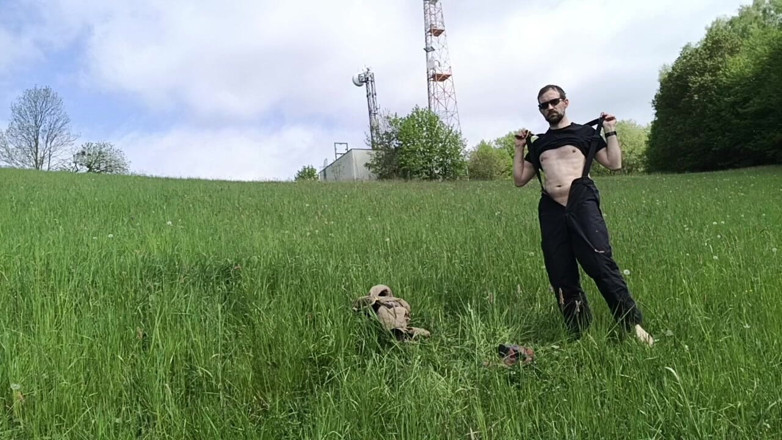kickerscooter: Tour d’acier - Nudité risquée