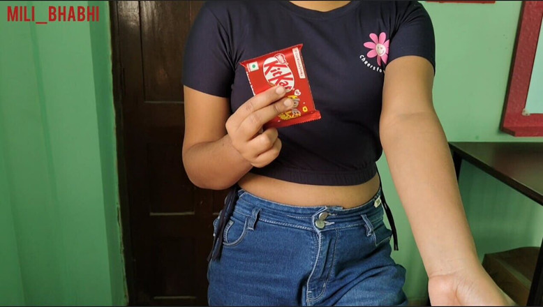 Mili bhabi: Chica del pueblo folla duro en el día de chocolate (audio...