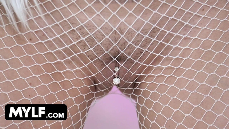 Mylf Official: La miLF star jasmine Jae è splendida in un vestito a...