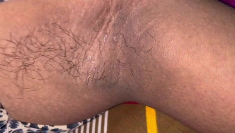 Desi Bhabhi 01: Ragazza indiana succhia i capezzoli grandi per la prima volta