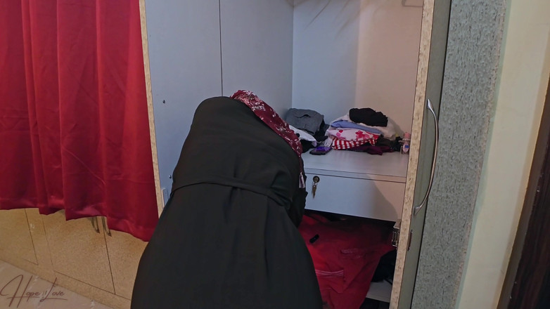 Hope Love: Малайзійська дівчина в хіджабі вдома одна і займається сексом зі зятем
