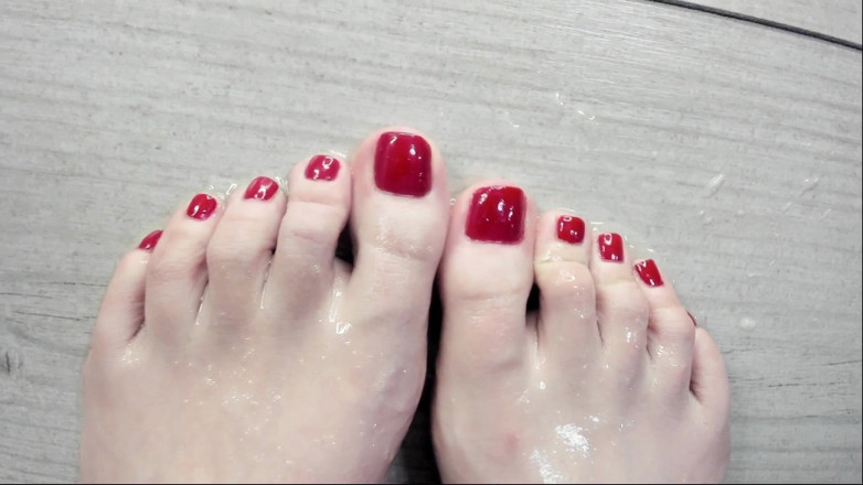 Feet lady: Jouer avec des crachats