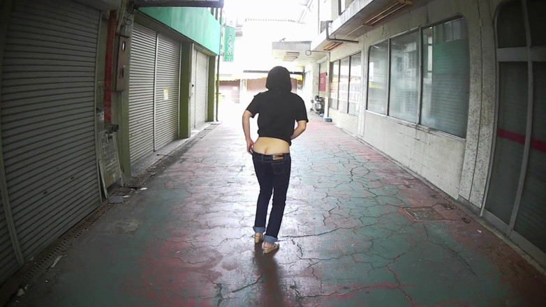 Mayumi Kanzaki: Máy bay bà già mặc quần jean siêu thấp ngoài...