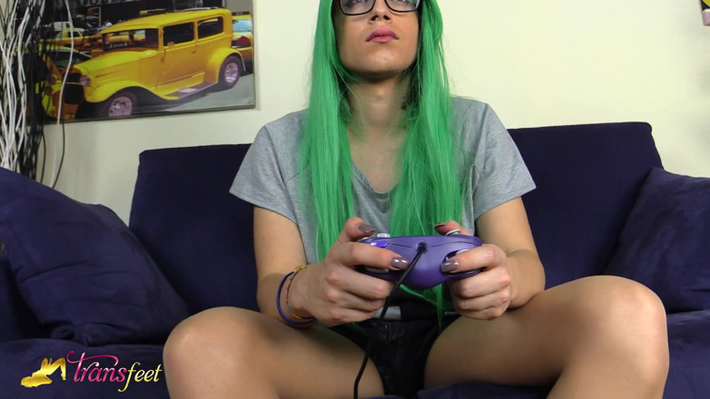 Trans and Cross-Dressers Feet: Travesti Irene Aoki depois de jogar está pronta para uma...