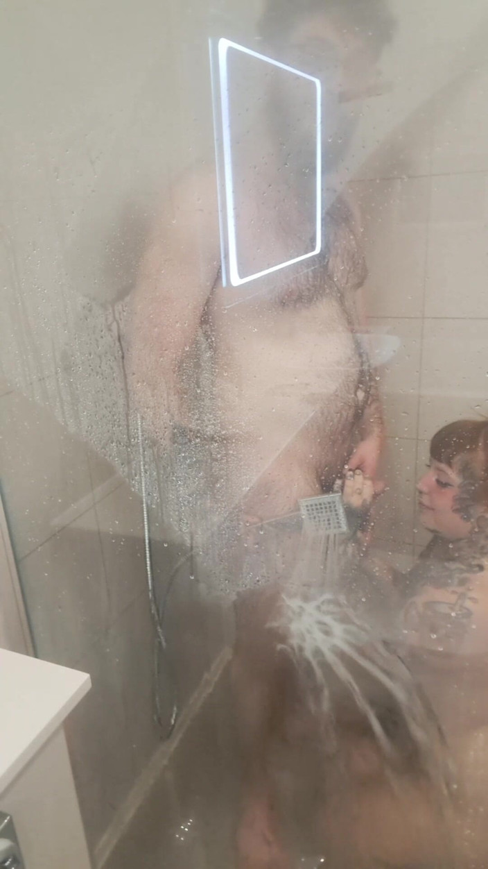 Yourfavecumslut: Sexe sous la douche contre le gros panneau de verre...