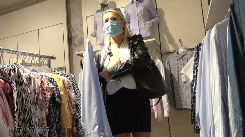 GALAXYMAG: Gina blonde va a fare shopping