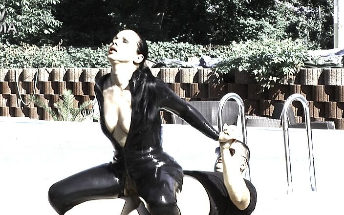 Lydia Privat: Sexe en combinaison en latex