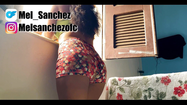 Mel Sanchez: 我朋友的淫荡丈夫说服我操他整个下午