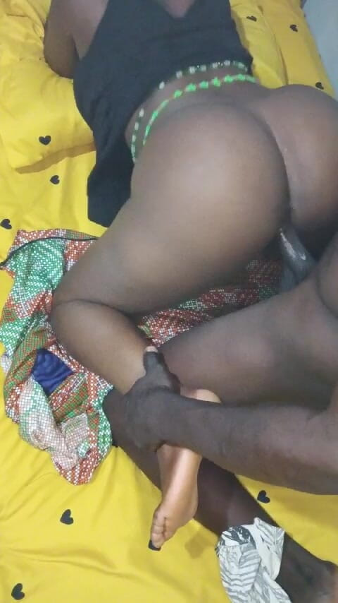 NaturalFck: Une fille noire sexy avec de belles courbes se fait...