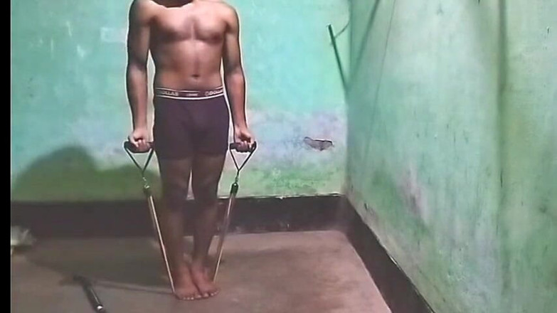 Desi Tits: Cowok berotot india dientot habis-habisan pulang dari gym